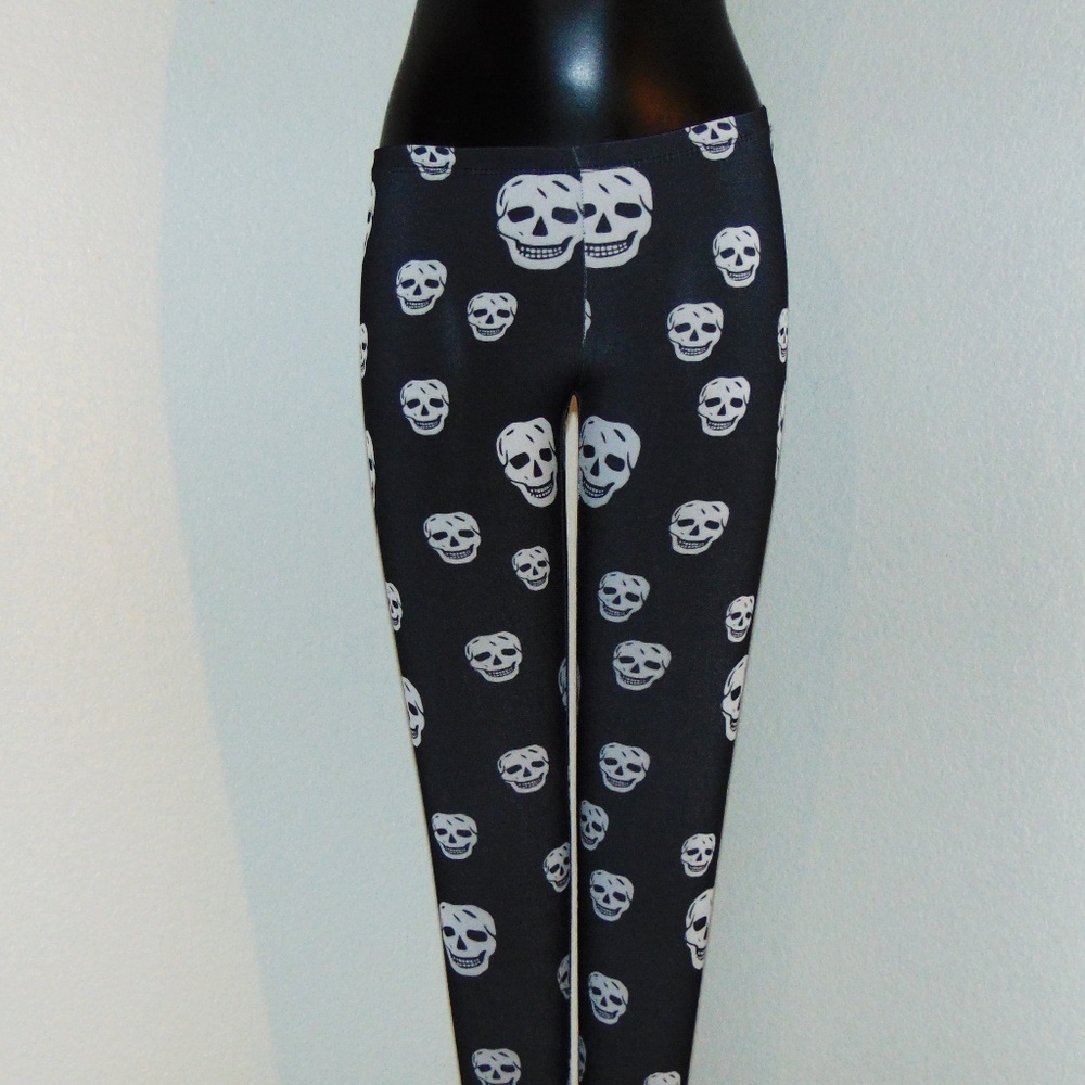 Black Leggings with Skull designs in sz Small